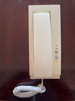 Teléfono portero automático.