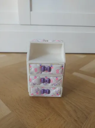 Set di armadi e cassettiera per vestiti Barbie