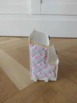 Set di armadi e cassettiera per vestiti Barbie