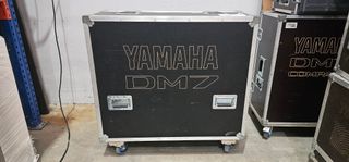 Yamaha DM7 con Flightcase