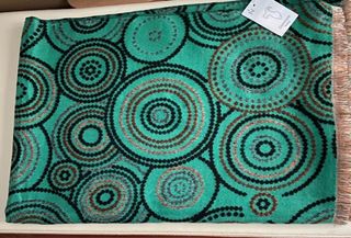 Manta decorativa/Pie de cama o sofa. 190/70 cm.