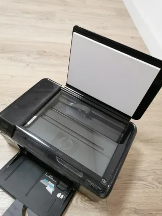 Impresora Escáner HP. Sin cables. Con años sin uso