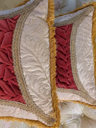 2 Cojines Terciopelo Rojo y Dorado