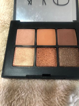Paleta de sombras NARS negra