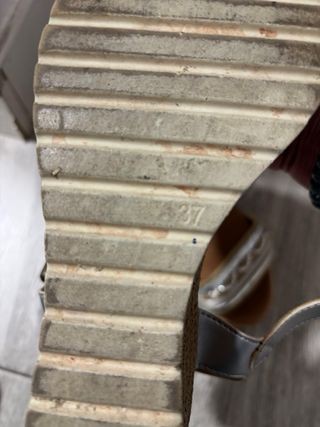 Sandalias Talla 37 Beige y Plateadas