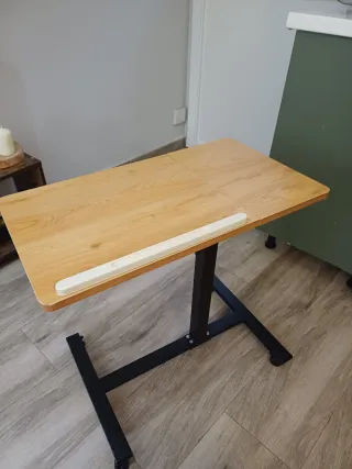 Mesa auxiliar para cama o sofá