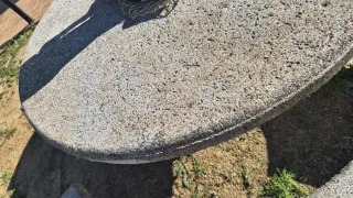 Mesa y bancos de piedra