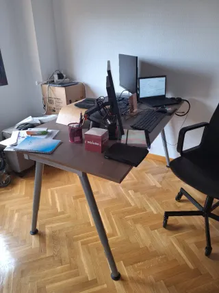 Escritorio y Silla Oficina Negro