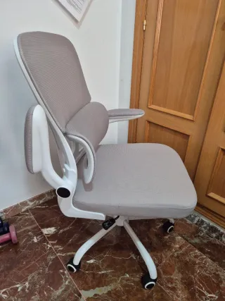 Silla de oficina ergonómica gris, nueva