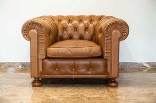 Sillón Chester de Cuero Marrón 1ª mitad siglo XX