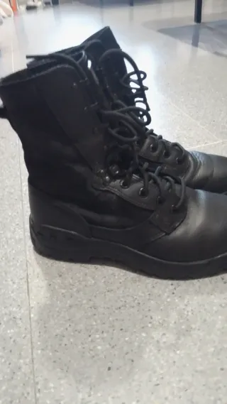 Botas Magnum Talla 42 Negras