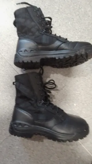 Botas Magnum Talla 42 Negras