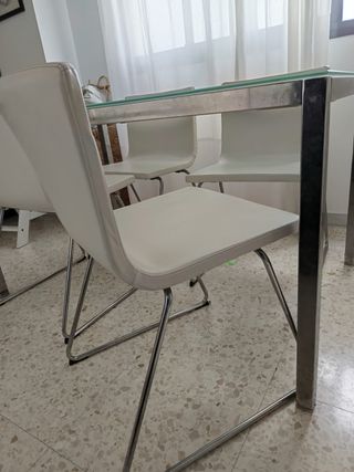 Conjunto 4 sillas piel mas mesa cristal