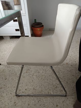 Conjunto 4 sillas piel mas mesa cristal