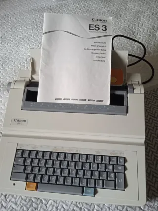 Máquina de escribir Canon ES-3