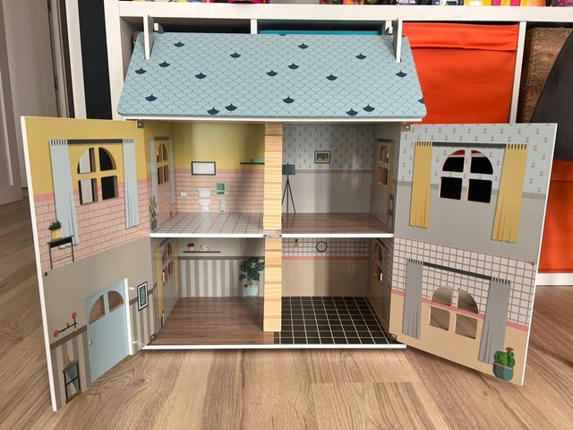 Casa de muñecas de madera