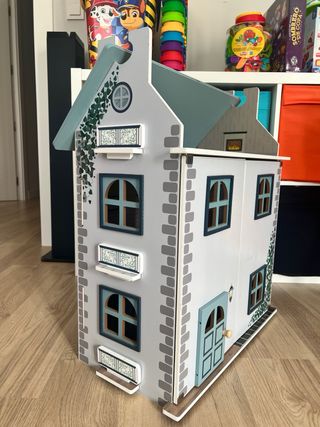 Casa de muñecas de madera