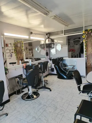 Se traspasa peluquería apie de Callie en zona