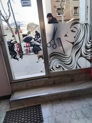 Se traspasa peluquería apie de Callie en zona