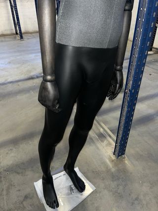 Maniquí negro articulado NUEVO a estrenar