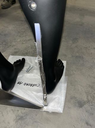 Maniquí negro articulado NUEVO a estrenar