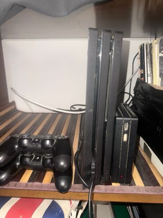 Ps4 pro box non vendo pezzi sfusi