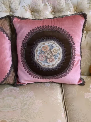 2 cojines decorativos rosa y dorado de terciopelo