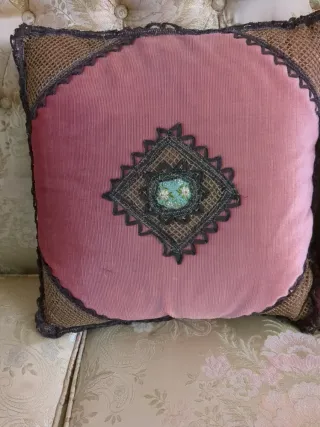 2 cojines decorativos rosa y dorado de terciopelo