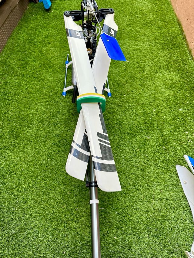 Helicóptero Thunder Tiger Raptor 90