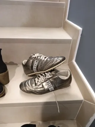 Zapatos multicolor y plateados