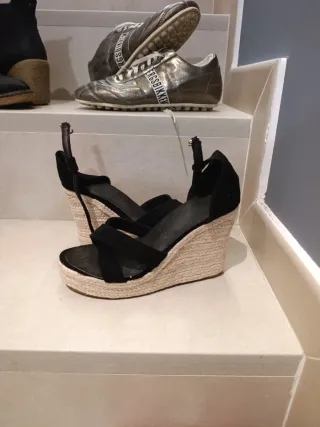 Zapatos multicolor y plateados