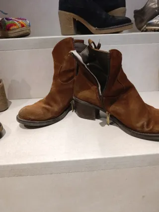 Zapatos multicolor y plateados