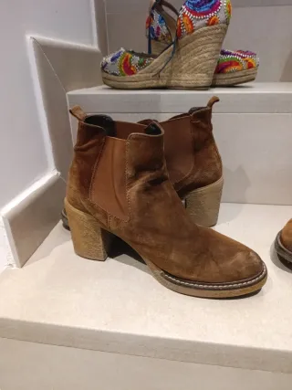 Zapatos multicolor y plateados