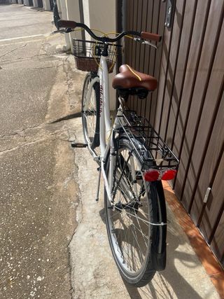 Bicicleta de paseo Wolfbike blanca