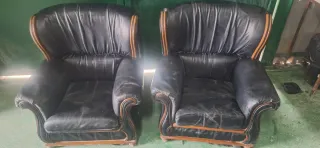 2 Sillas antiguas de Cuero Negras con Detalles Mar