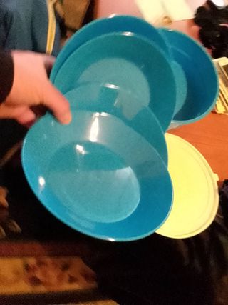 4 piatti fondi 4cm in plastica con contenitore dia