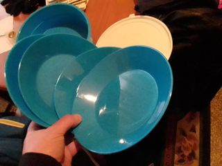 4 piatti fondi 4cm in plastica con contenitore dia