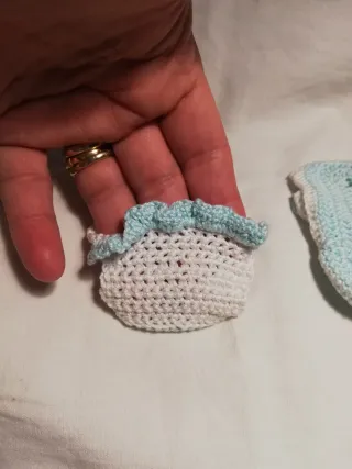 Scarpine uncinetto primi mesi azzurro