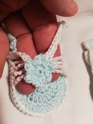 Scarpine uncinetto primi mesi azzurro