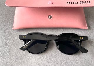 Gafas de sol Miu Miu geométricas negras