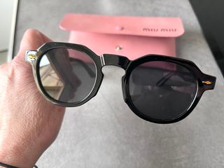 Gafas de sol Miu Miu geométricas negras