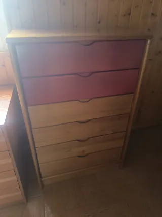 Cajonera de madera y plástico