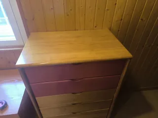 Cajonera de madera y plástico