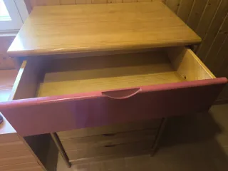 Cajonera de madera y plástico