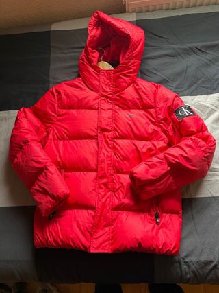 Abrigo Calvin Klein Rojo