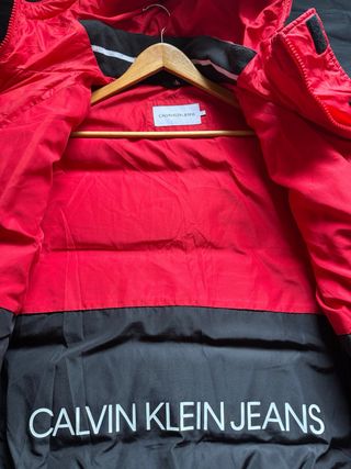 Abrigo Calvin Klein Rojo