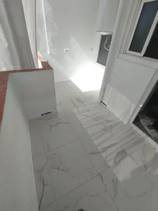 Herramientas para poner suelo de balcón