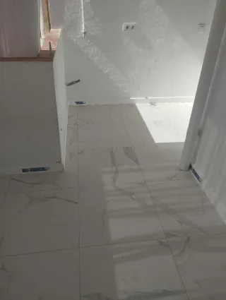 Herramientas para poner suelo de balcón