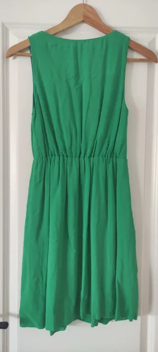 Vestido Pull&Bear verde con volantes