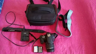 Canon EOS 2000D Cámara+objetivo 18-55 y accesorios